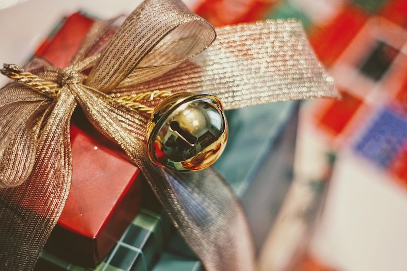 Tips on How to Stay Safe Shopping for Gifts Online