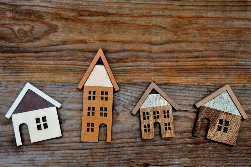 wooden houses in a table